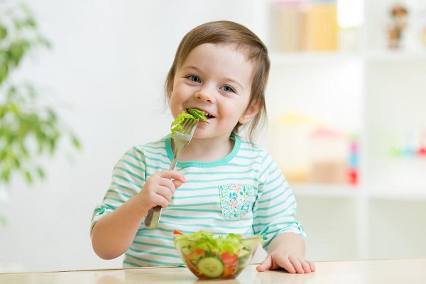 Trẻ bị Covid-19 phải ăn thức ăn bổ dưỡng và giàu đạm