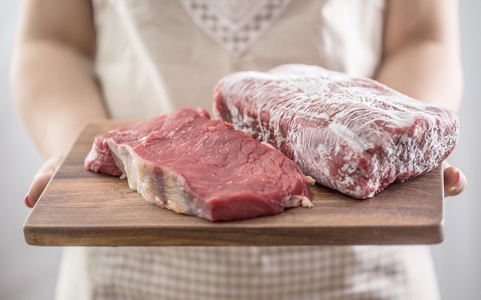 Bảo quản thịt bò trong ngăn đá, thời hạn sử dụng có thể kéo dài lên đến một tháng