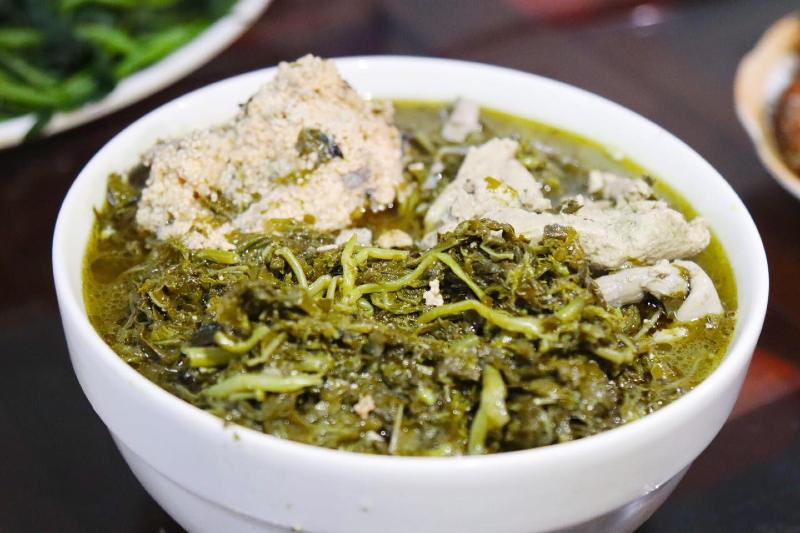 Canh rau sắn chua nấu cá – Đặc sản ăn là nghiện của người Phú Thọ
