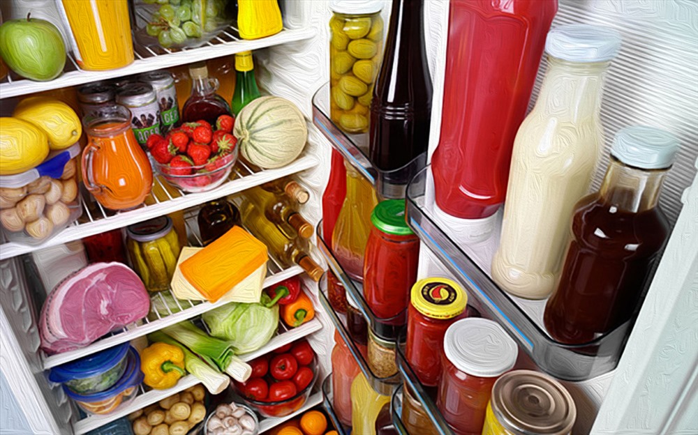 Khi bảo quản, tránh để thức ăn trong các lon thiếc đã mở trong tủ lạnh