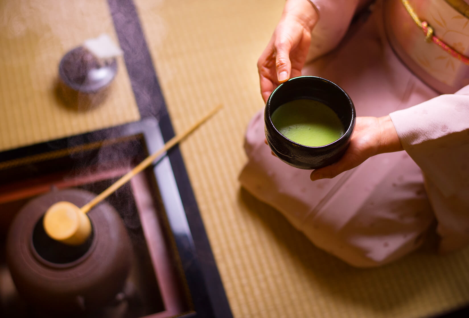 Trong nghệ thuật trà đạo Nhật Bản, không bao giờ được rót đầy tách cho khách trong 1 lần đầu